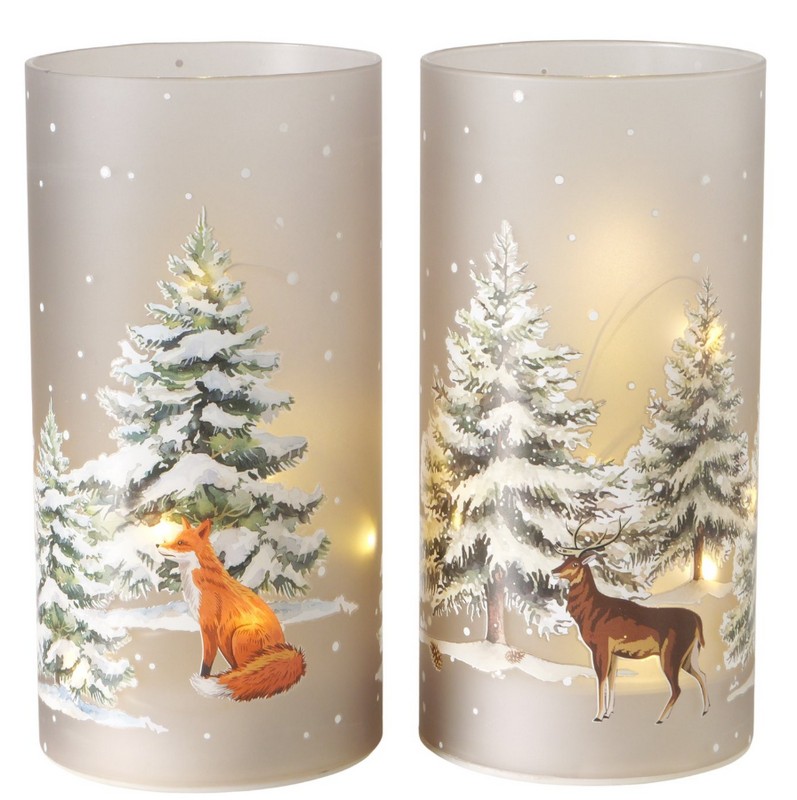 Lanterna led natalizia in vetro opaco decorata con renna nel bosco innevato, perfetta come regalo di Natale